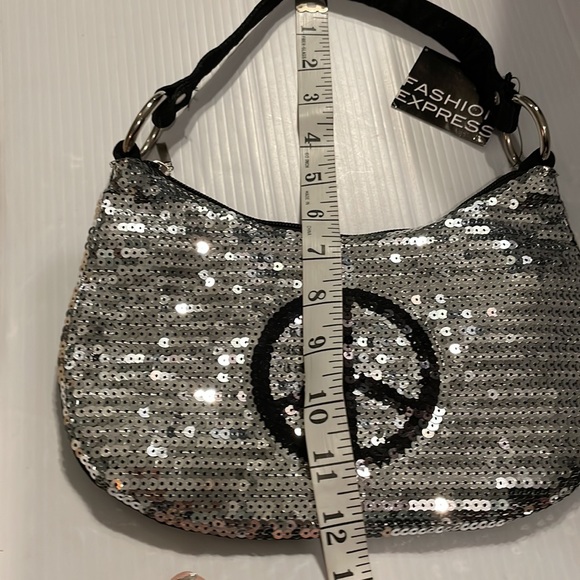 💥💥NWT Fashion Express Silver Sequin w/Black Sequin Peace Sign Shoulder Handbag - Picture 10 of 12